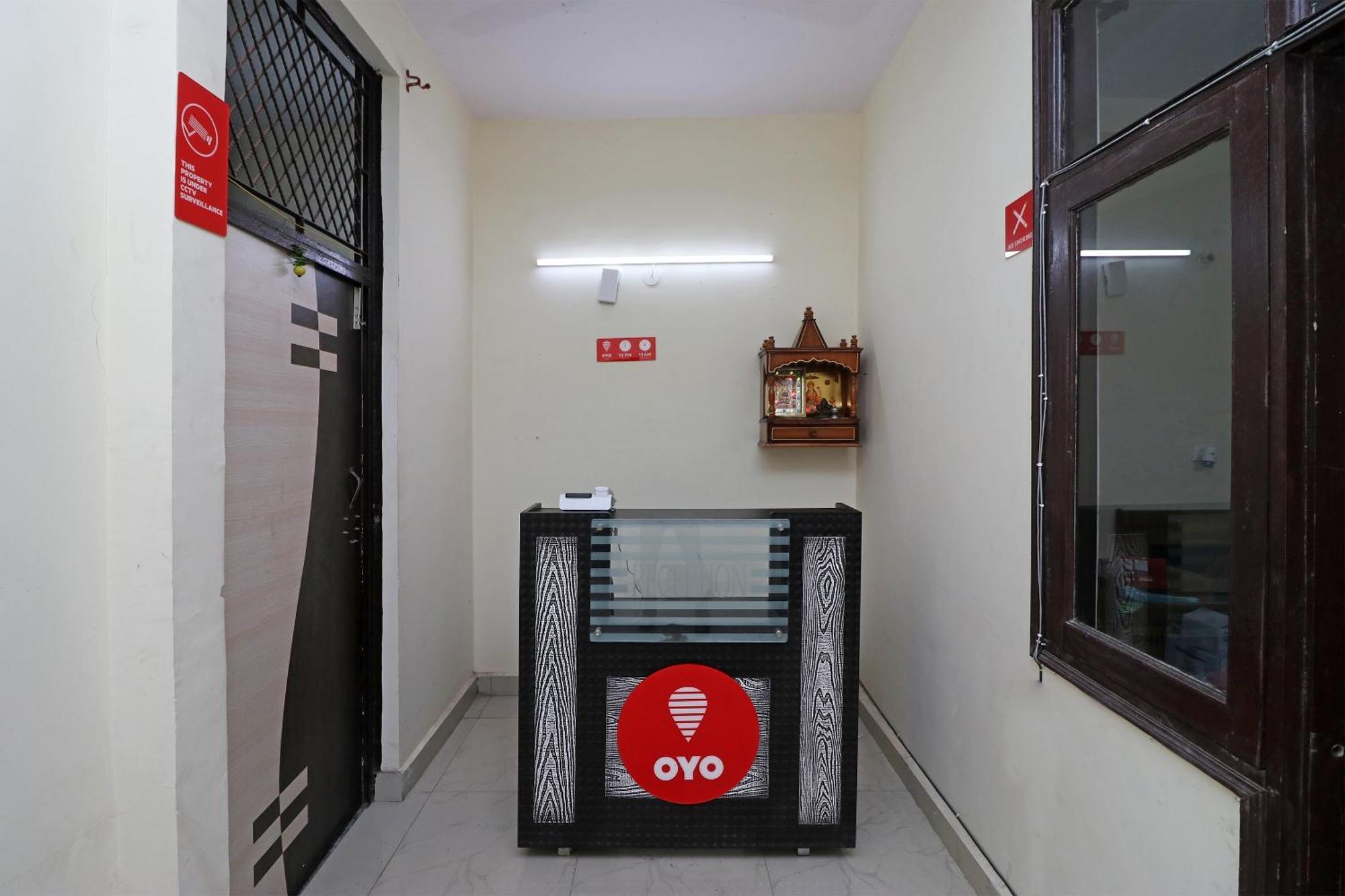 Oyo Triage Home Stay Νόιντα Εξωτερικό φωτογραφία
