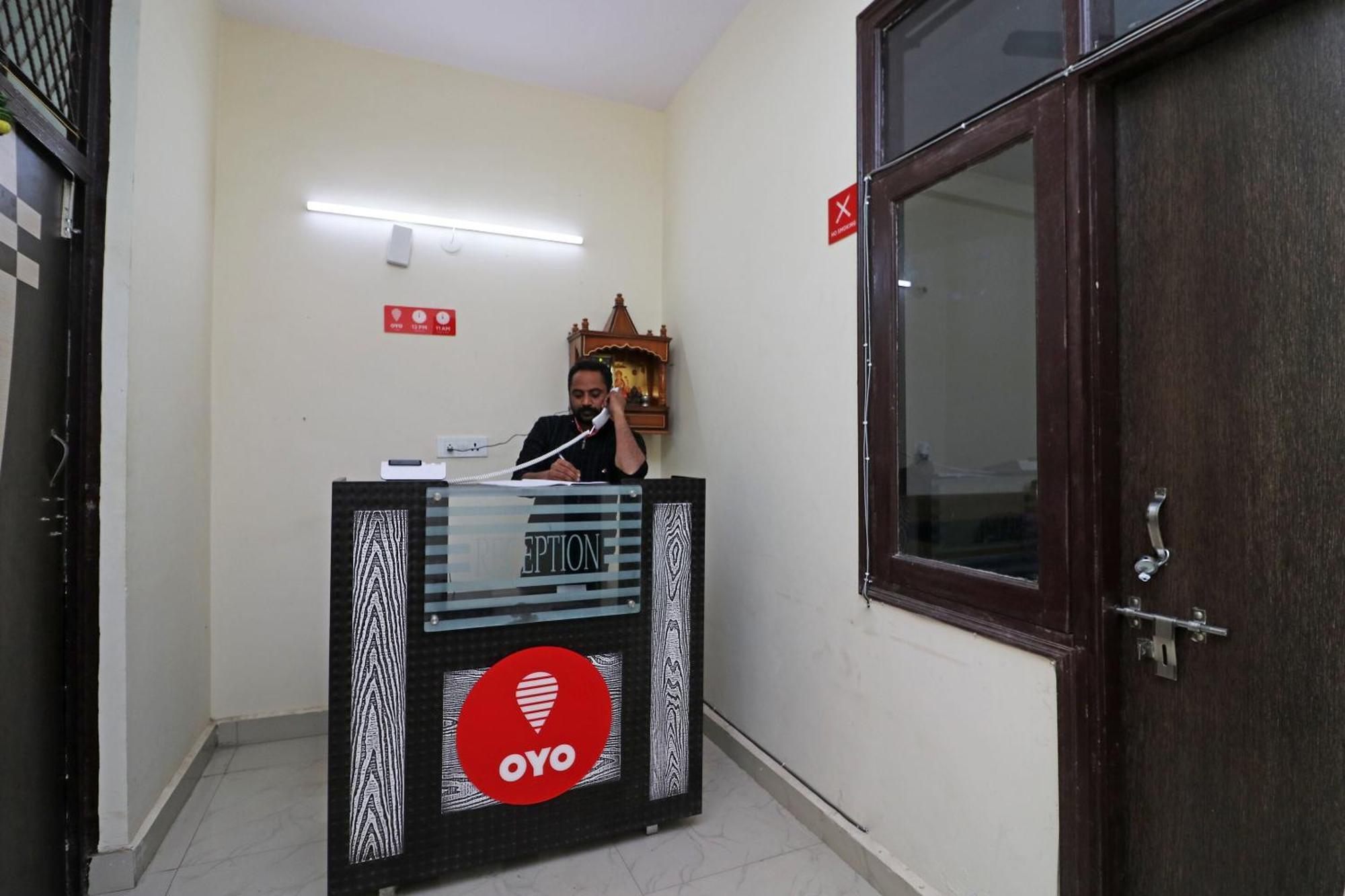 Oyo Triage Home Stay Νόιντα Εξωτερικό φωτογραφία